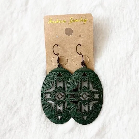 5/$15 🩷 MUST BUNDLE NWT Green Geometric Oval Drop Earrings - Fashion Jewelry - Picture 1 of 4